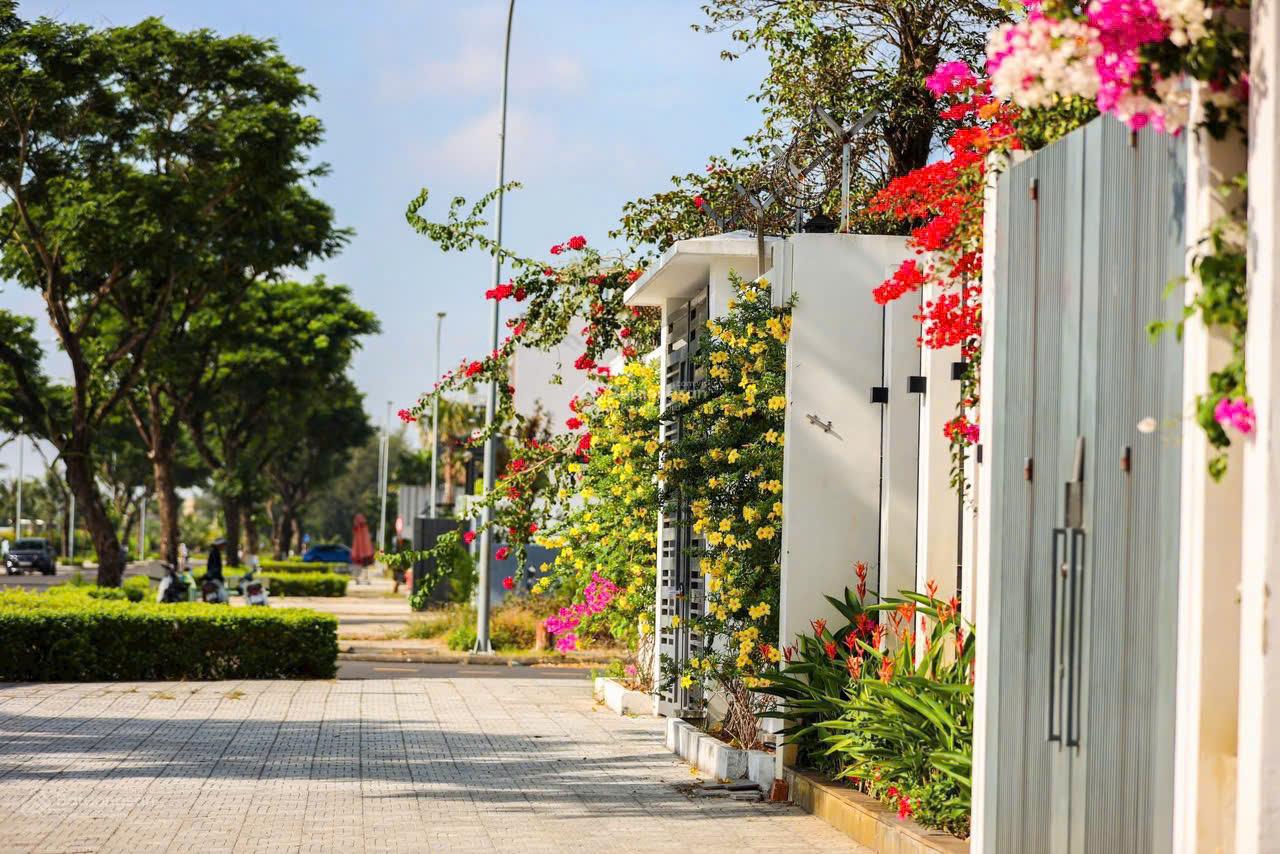 Giá tốt! Cần tiền bán nhanh bán V5 khu đô thị FPT giá đầu tư